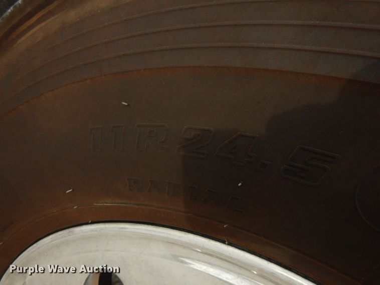 image for item GK9489 2000 Peterbilt 378  semi truck