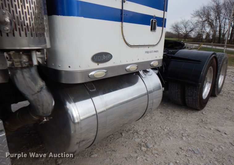 image for item GK9489 2000 Peterbilt 378  semi truck