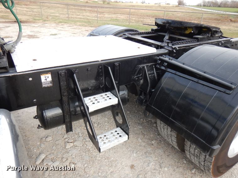 image for item GK9489 2000 Peterbilt 378  semi truck