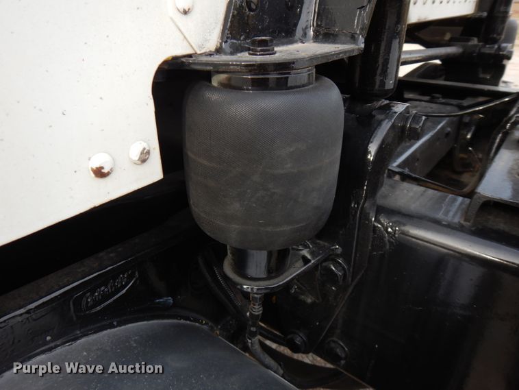 image for item GK9489 2000 Peterbilt 378  semi truck