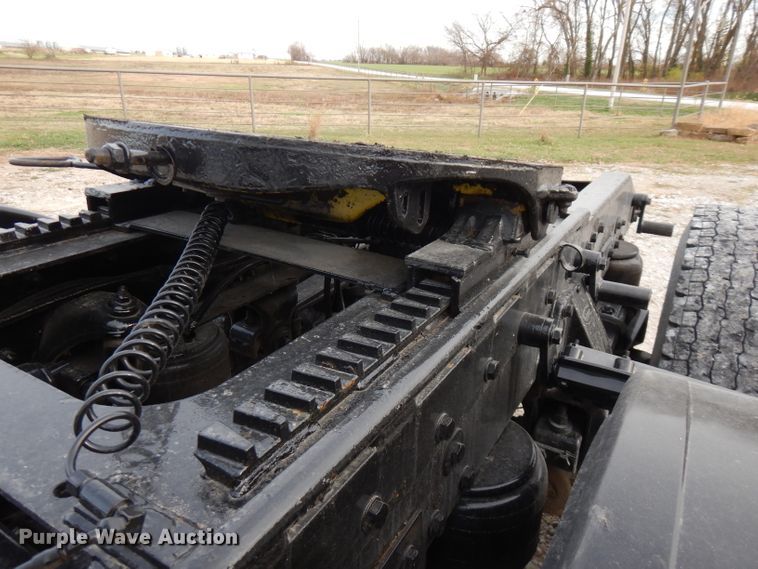 image for item GK9489 2000 Peterbilt 378  semi truck