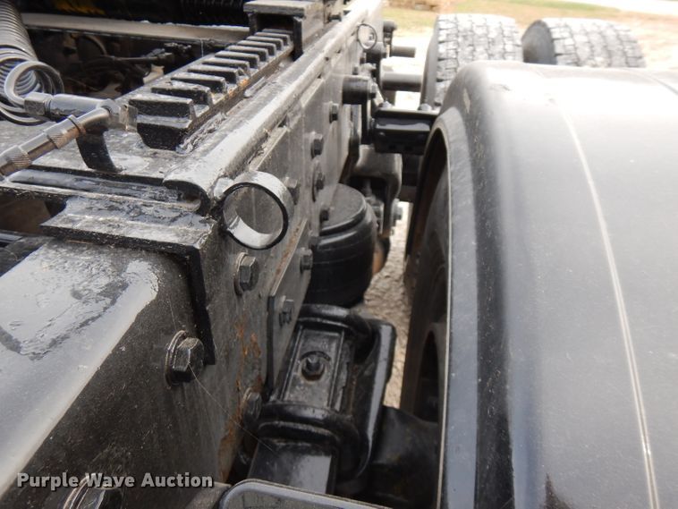 image for item GK9489 2000 Peterbilt 378  semi truck