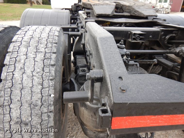 image for item GK9489 2000 Peterbilt 378  semi truck