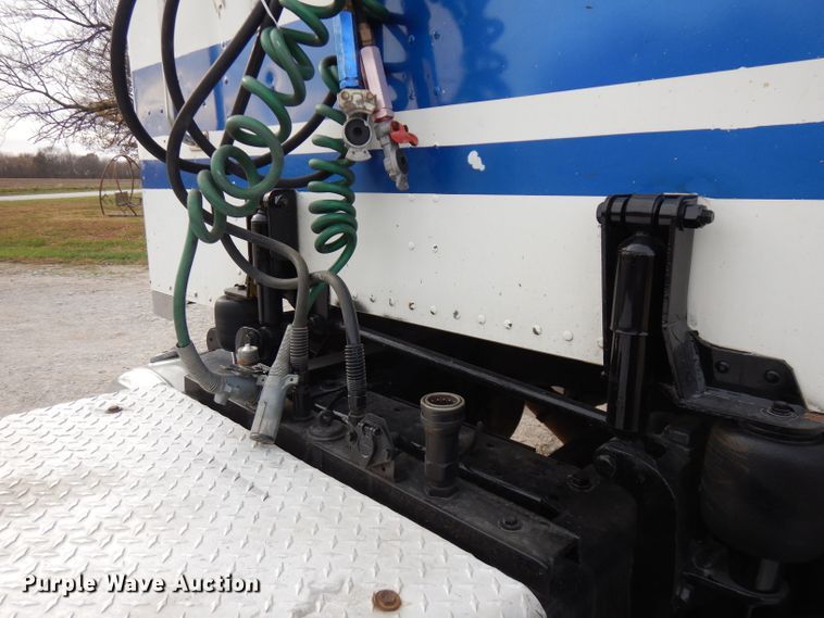 image for item GK9489 2000 Peterbilt 378  semi truck