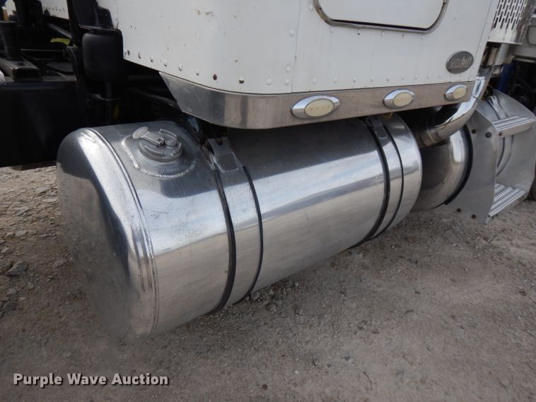 image for item GK9489 2000 Peterbilt 378  semi truck