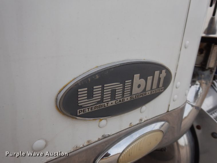 image for item GK9489 2000 Peterbilt 378  semi truck