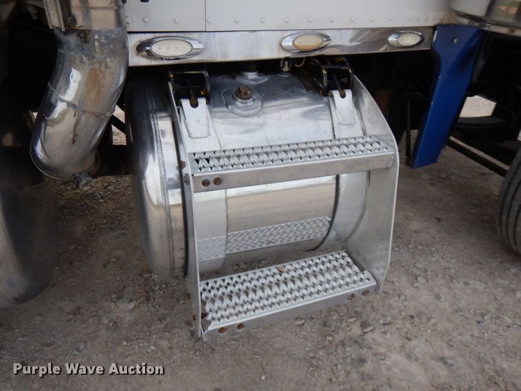 image for item GK9489 2000 Peterbilt 378  semi truck