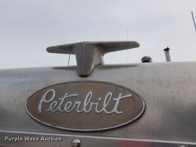 image for item GK9489 2000 Peterbilt 378  semi truck