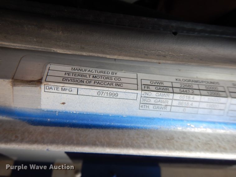 image for item GK9489 2000 Peterbilt 378  semi truck