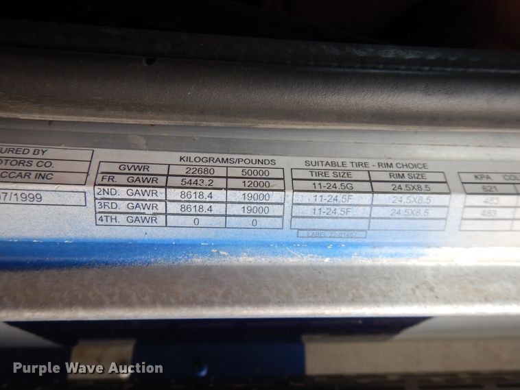 image for item GK9489 2000 Peterbilt 378  semi truck