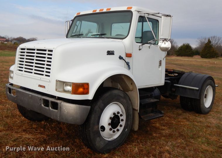 image for item GK9554 1999 International 4900  semi truck