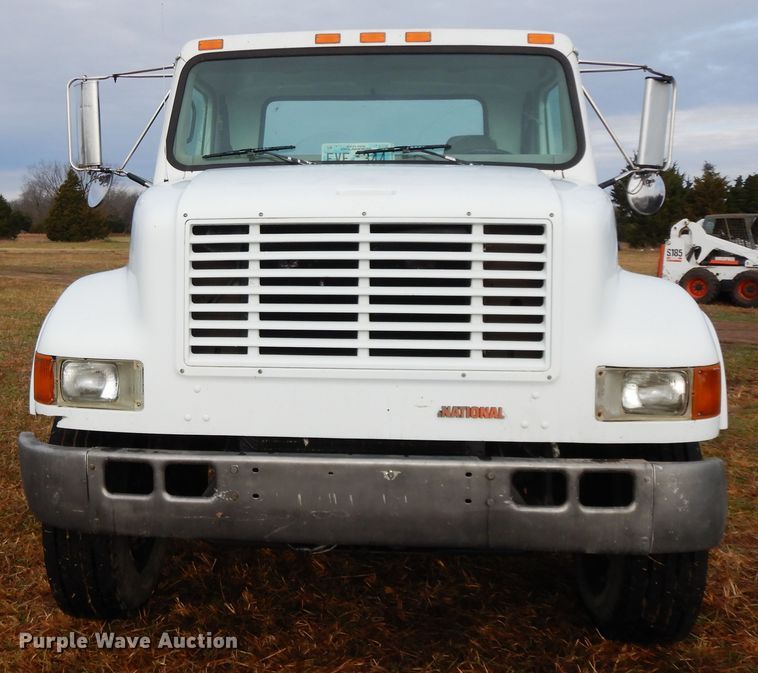 image for item GK9554 1999 International 4900  semi truck