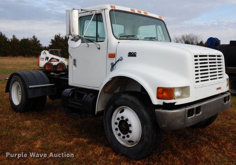 image for item GK9554 1999 International 4900  semi truck
