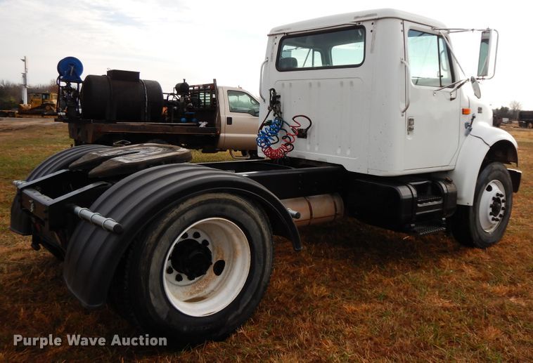 image for item GK9554 1999 International 4900  semi truck