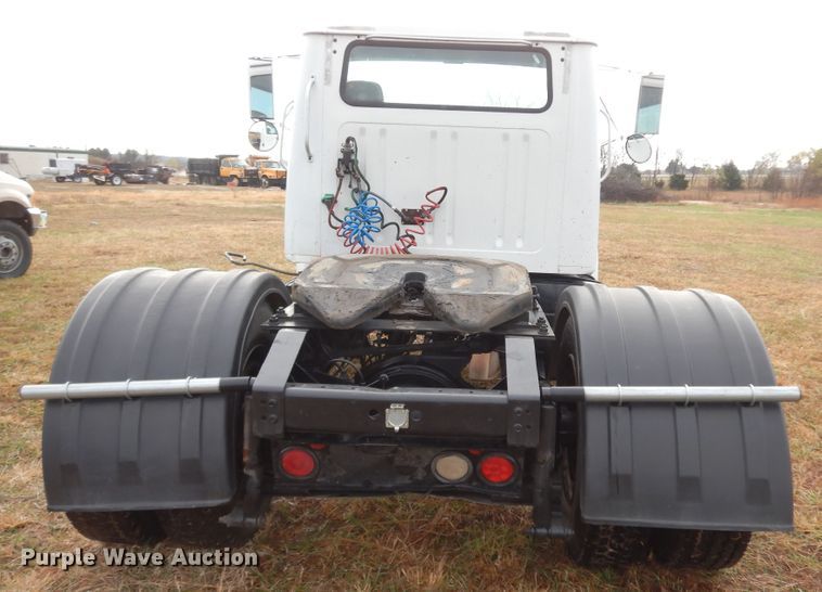 image for item GK9554 1999 International 4900  semi truck