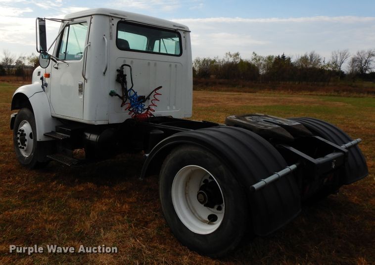 image for item GK9554 1999 International 4900  semi truck
