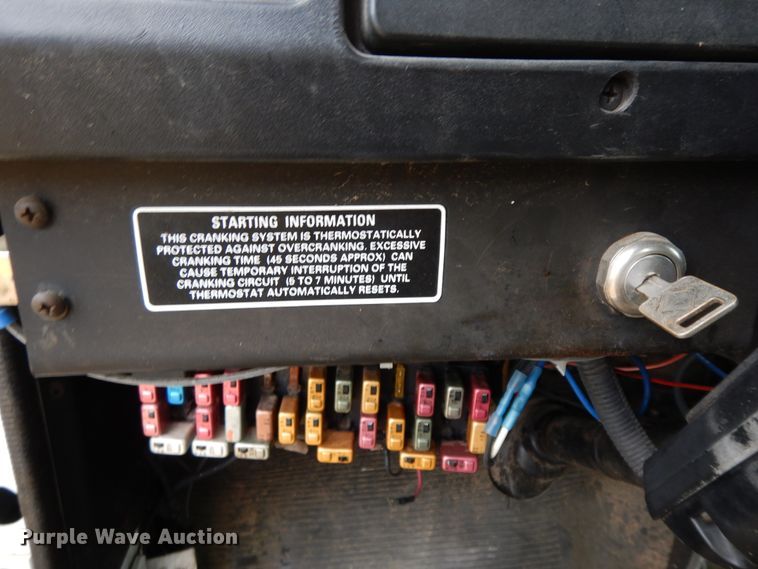 image for item GK9554 1999 International 4900  semi truck