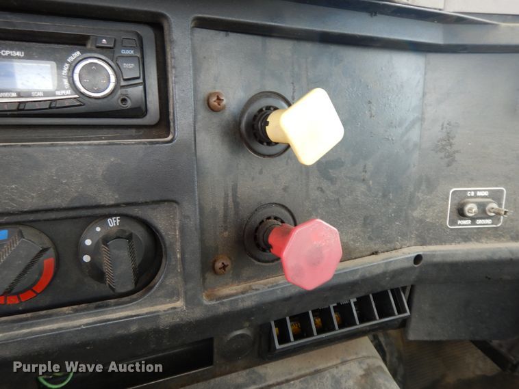 image for item GK9554 1999 International 4900  semi truck