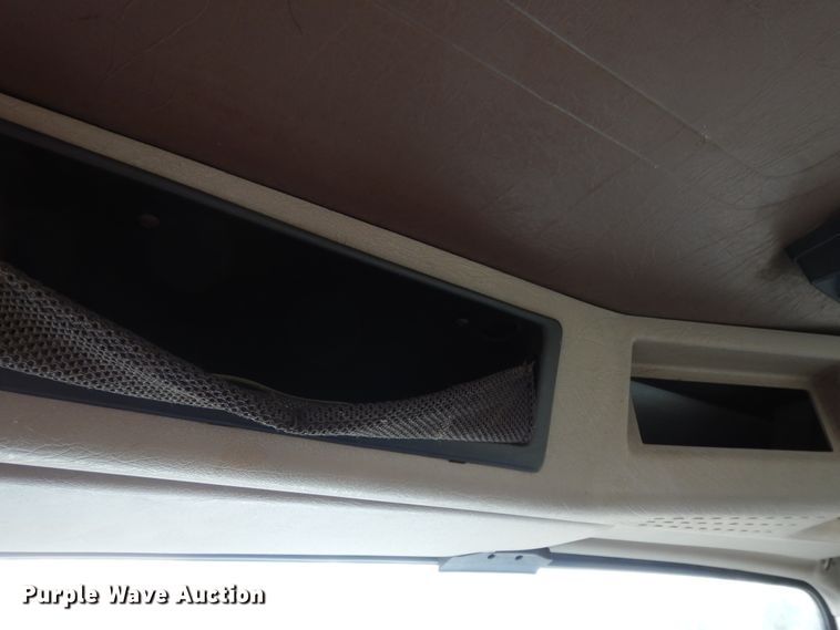 image for item GK9554 1999 International 4900  semi truck