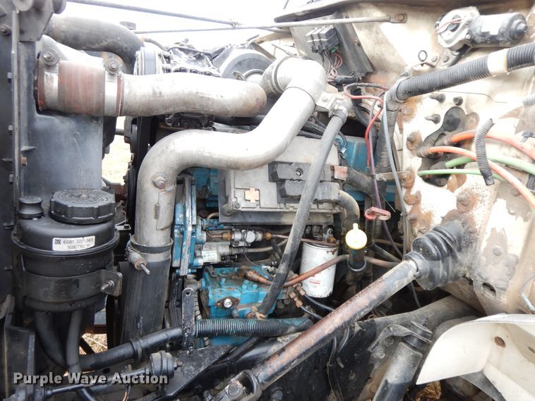 image for item GK9554 1999 International 4900  semi truck