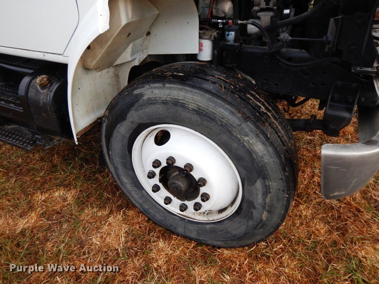 image for item GK9554 1999 International 4900  semi truck