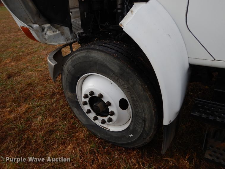 image for item GK9554 1999 International 4900  semi truck