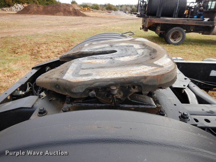 image for item GK9554 1999 International 4900  semi truck