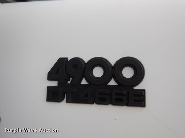 image for item GK9554 1999 International 4900  semi truck