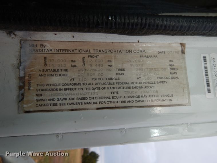 image for item GK9554 1999 International 4900  semi truck