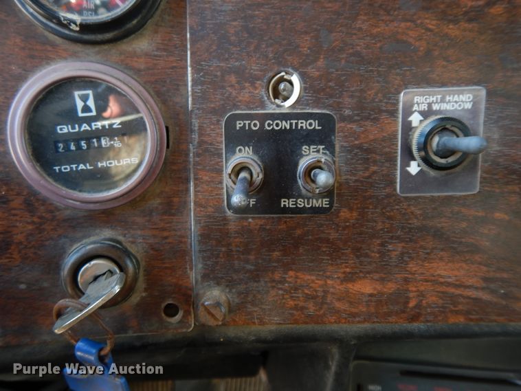 image for item GK9608 1991 Peterbilt 378  semi truck