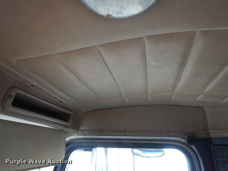 image for item GK9608 1991 Peterbilt 378  semi truck