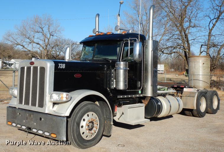 image for item GK9609 2012 Peterbilt 389  semi truck