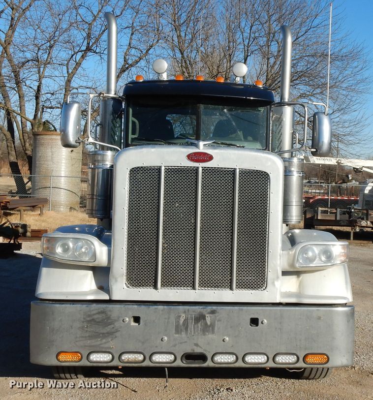 image for item GK9609 2012 Peterbilt 389  semi truck