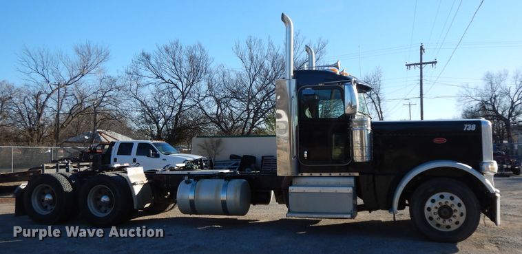image for item GK9609 2012 Peterbilt 389  semi truck