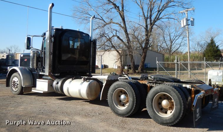 image for item GK9609 2012 Peterbilt 389  semi truck