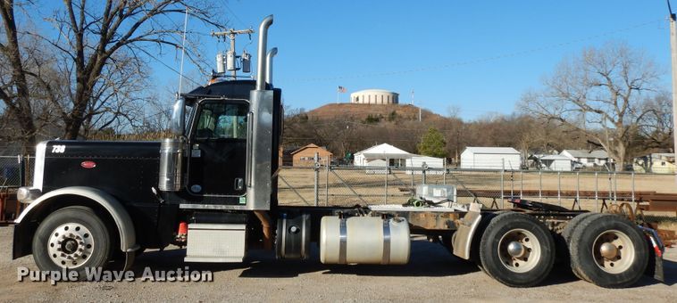 image for item GK9609 2012 Peterbilt 389  semi truck