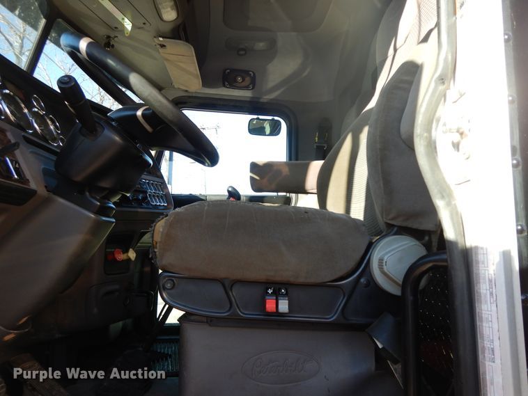 image for item GK9609 2012 Peterbilt 389  semi truck