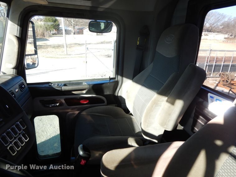 image for item GK9609 2012 Peterbilt 389  semi truck