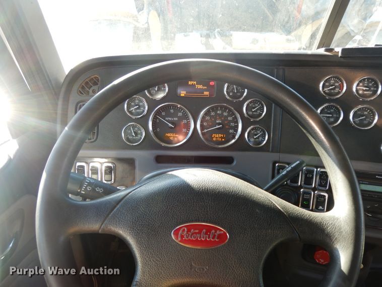 image for item GK9609 2012 Peterbilt 389  semi truck