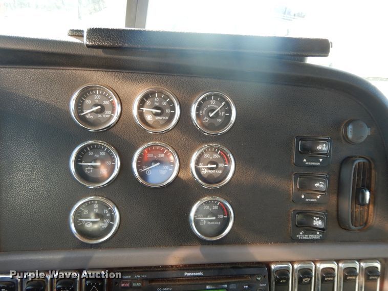 image for item GK9609 2012 Peterbilt 389  semi truck