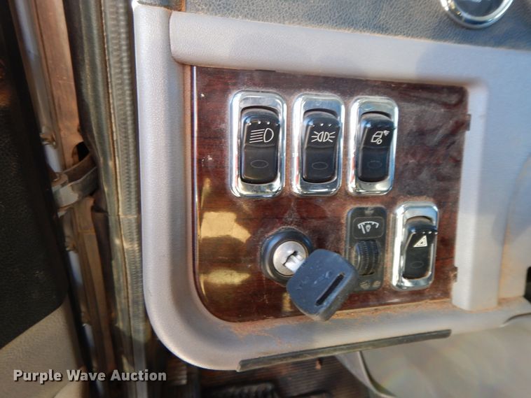 image for item GK9609 2012 Peterbilt 389  semi truck