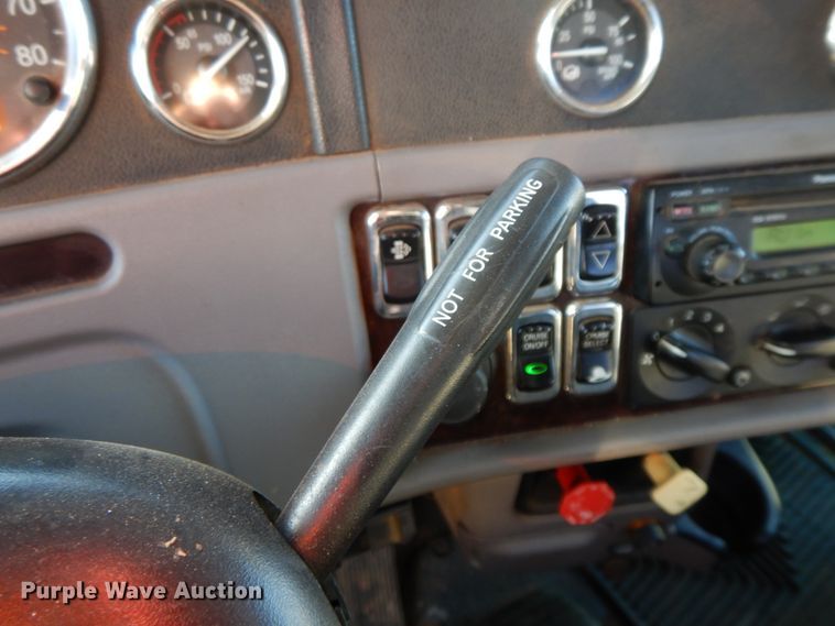 image for item GK9609 2012 Peterbilt 389  semi truck