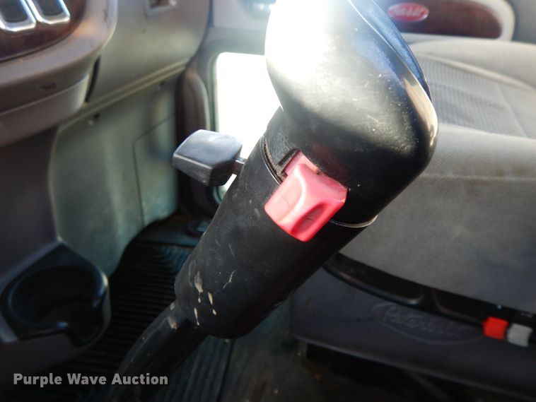 image for item GK9609 2012 Peterbilt 389  semi truck