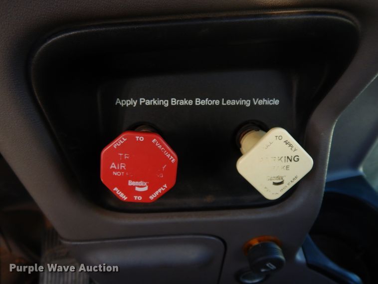 image for item GK9609 2012 Peterbilt 389  semi truck