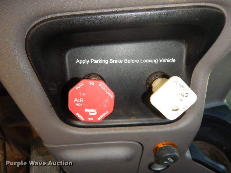 image for item GK9609 2012 Peterbilt 389  semi truck