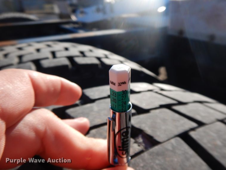 image for item GK9609 2012 Peterbilt 389  semi truck