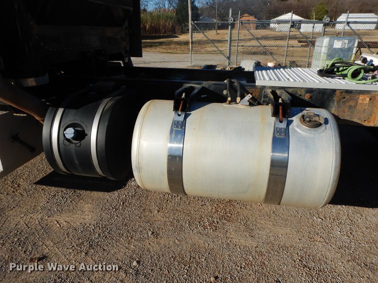 image for item GK9609 2012 Peterbilt 389  semi truck