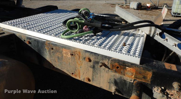 image for item GK9609 2012 Peterbilt 389  semi truck