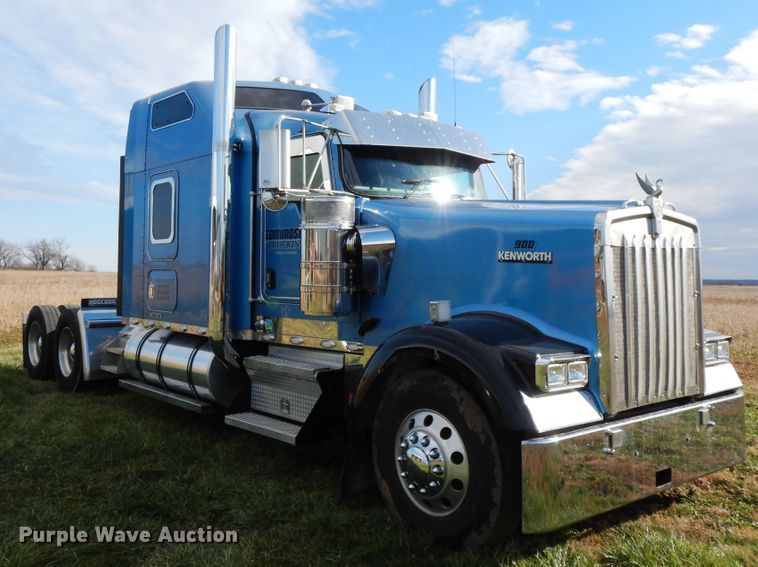 image for item GK9639 2005 Kenworth W900L  semi truck