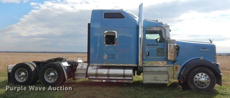 image for item GK9639 2005 Kenworth W900L  semi truck
